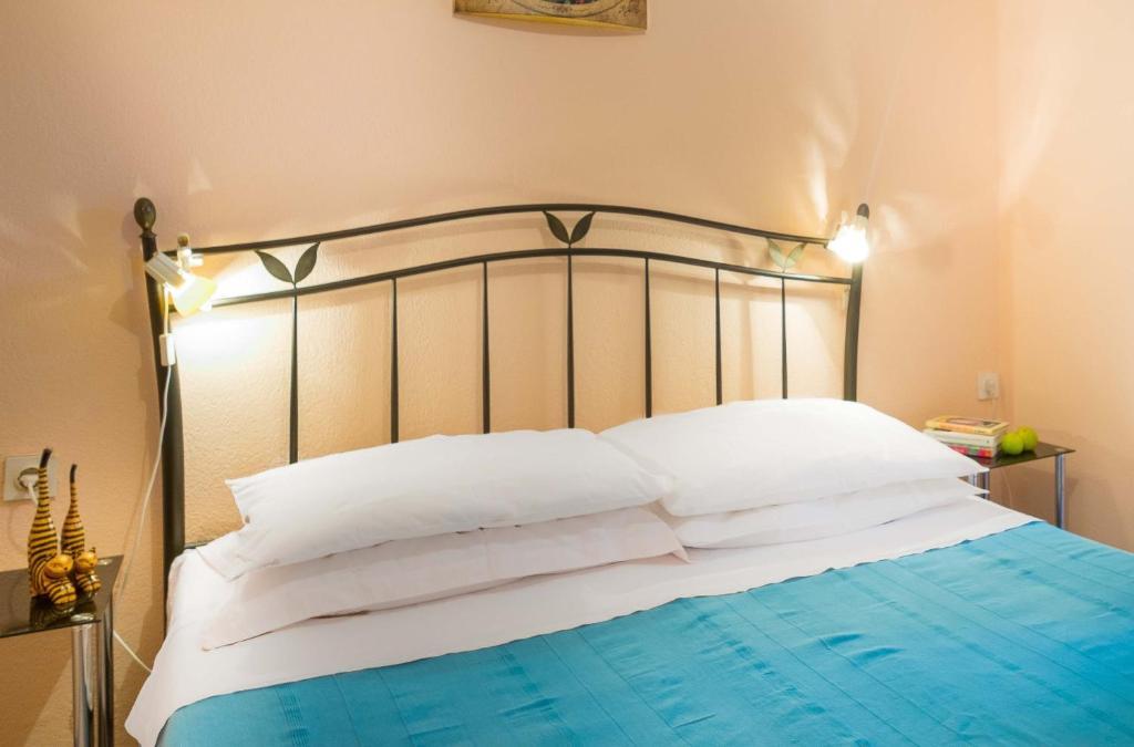 Silver Beach Apartments Vis Room photo